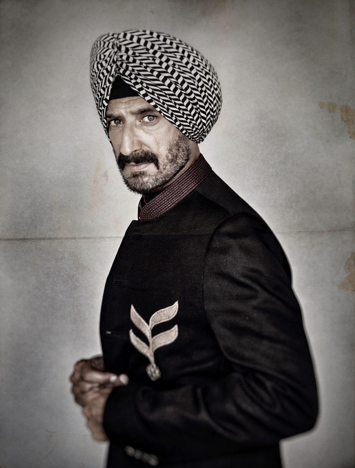 Unbelievable Swag: Rahul Dev is all about royal vibes in these stunning snaps, the internet is in awe