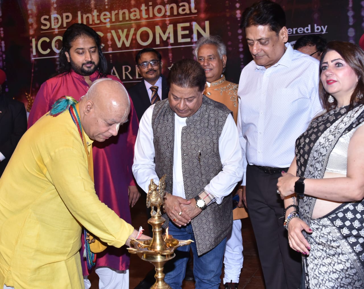 Innovative Artist Welfare Association ( IAWA) organised ATMANIRBHAR FACE OF BHARAT and SDP ICONIC INTERNATIONAL WOMEN AWARD 2024