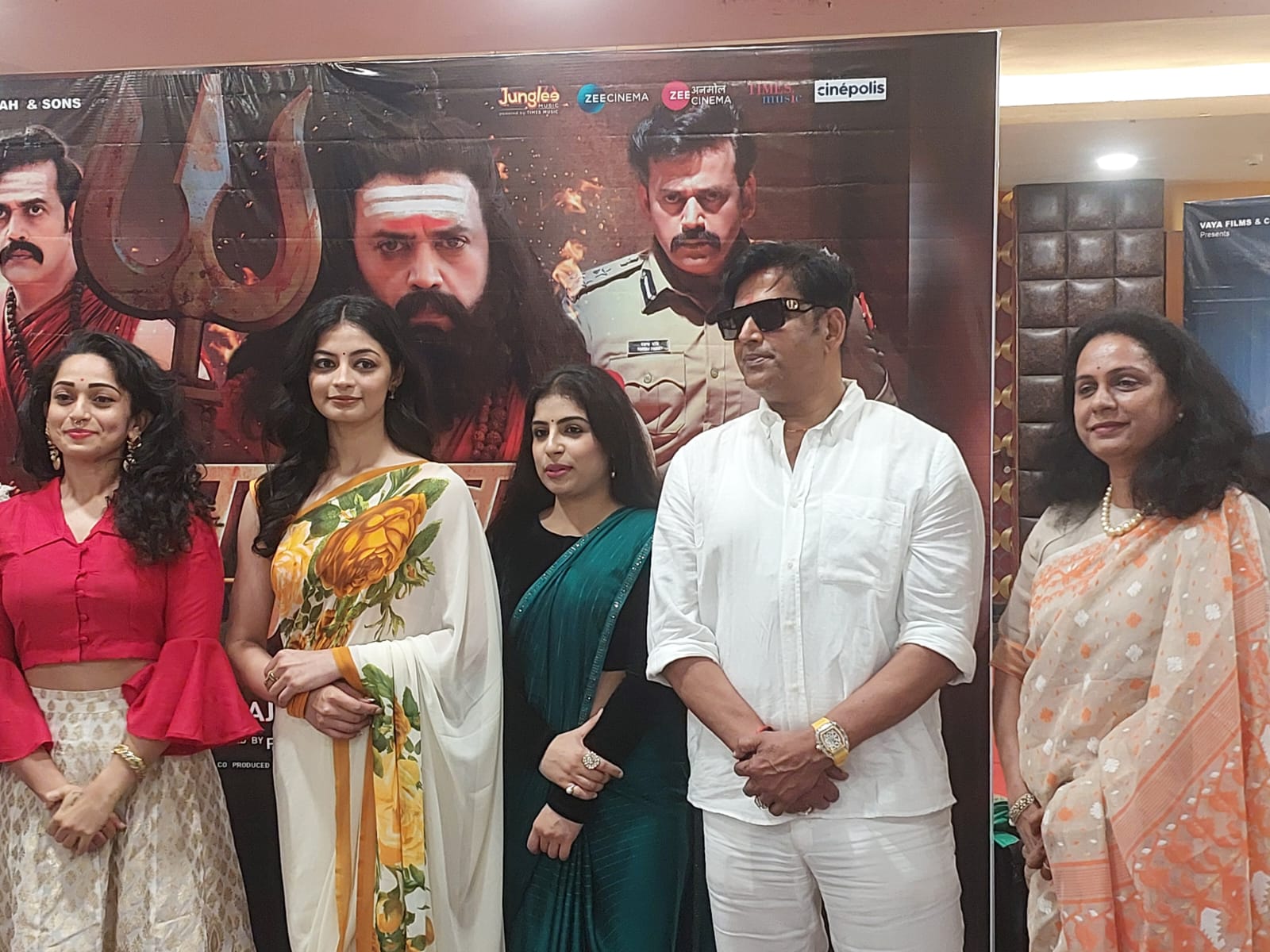 Gorakhpur premiere of Ravi Kishan's film Mahadev took place in Gorakhpur, the film will be released on March 29.!