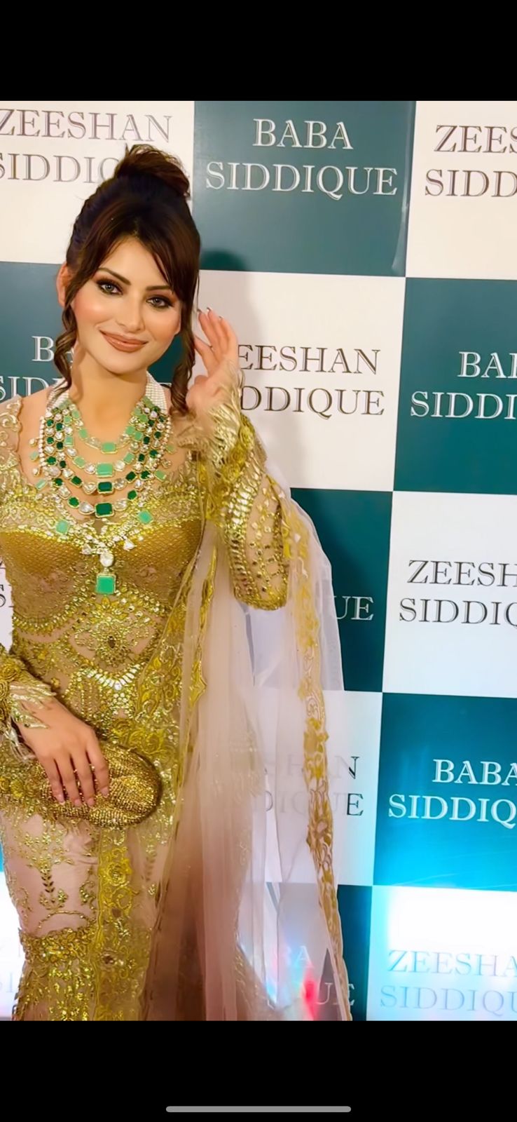 Urvashi Rautela’s Baba Siddique’s iftar look costs a whopiing 1.25 cr in total, check out
