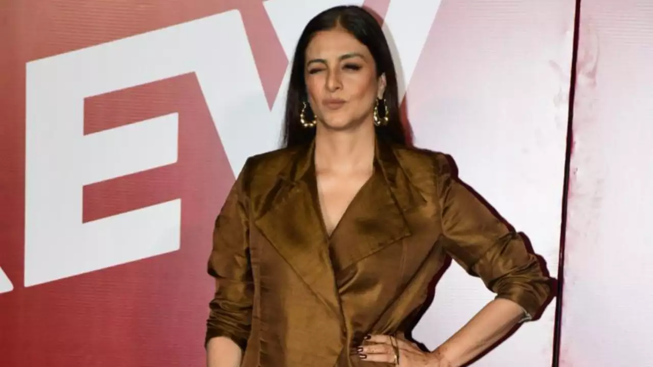 Tabu's Witty Remark Steals the Show at Crew Trailer Launch: "Mujhe Dantne Ke Liye Lete Hai"
