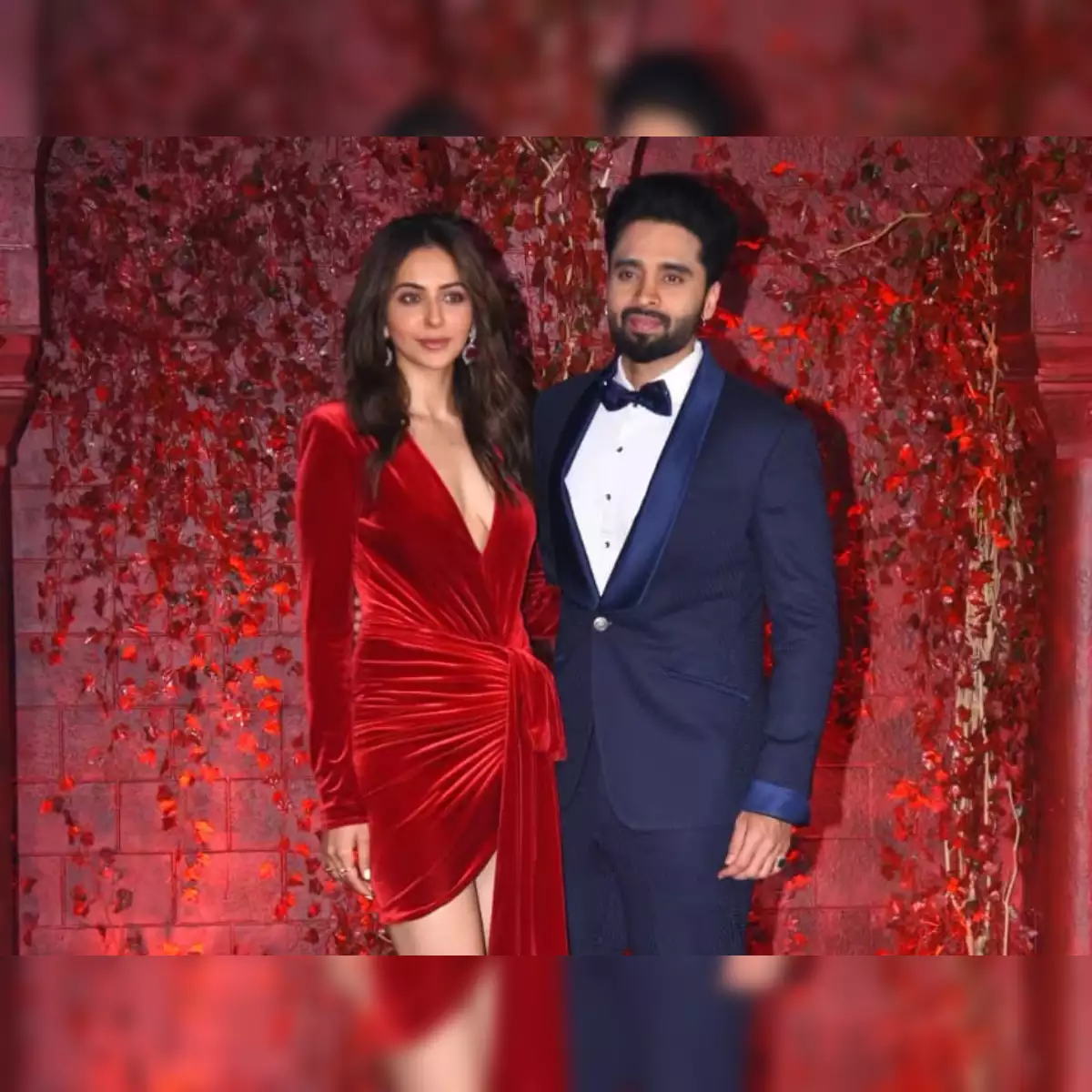 Rakul Preet Singh and Jackky Bhagnani Groove to "Mast Malang" in Fun Dance Video