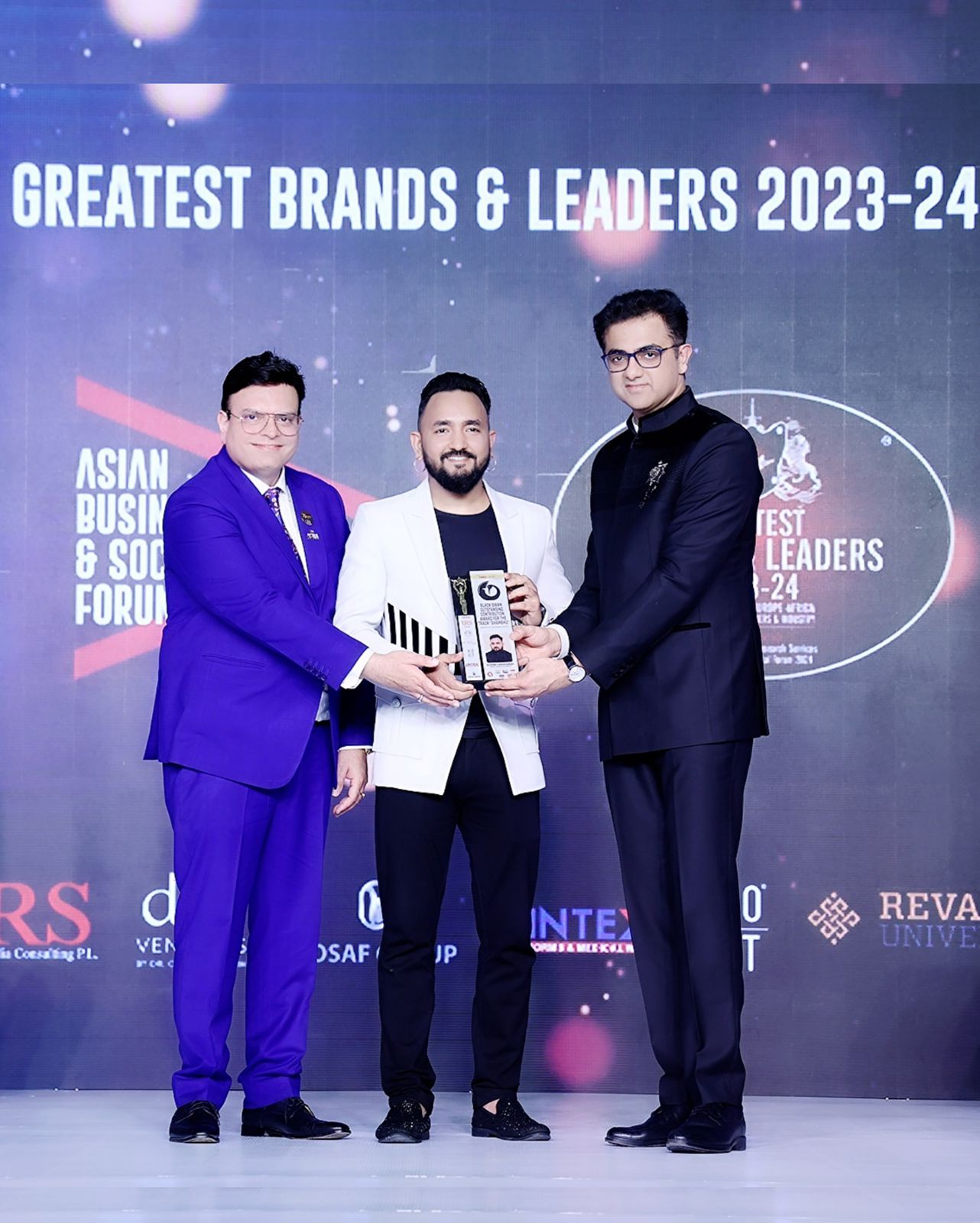 Singer Sudhir Yaduvanshi wins big at the prestigious Asia One Awards, receives 'Black Swan Outstanding Contribution Award For 'Shambhu' in front of industry stalwarts