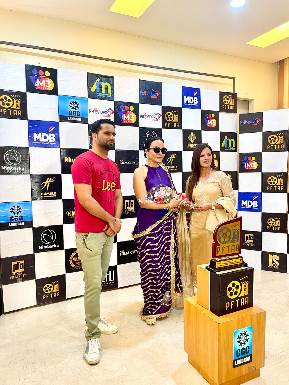 Congratulations: Talented Punjabi superstar & entrepreneur Gugni Gill Panaich gets honoured at the 'PFTAA', fans feel proud and happy of their 'Punjabi Angelina Jolie'