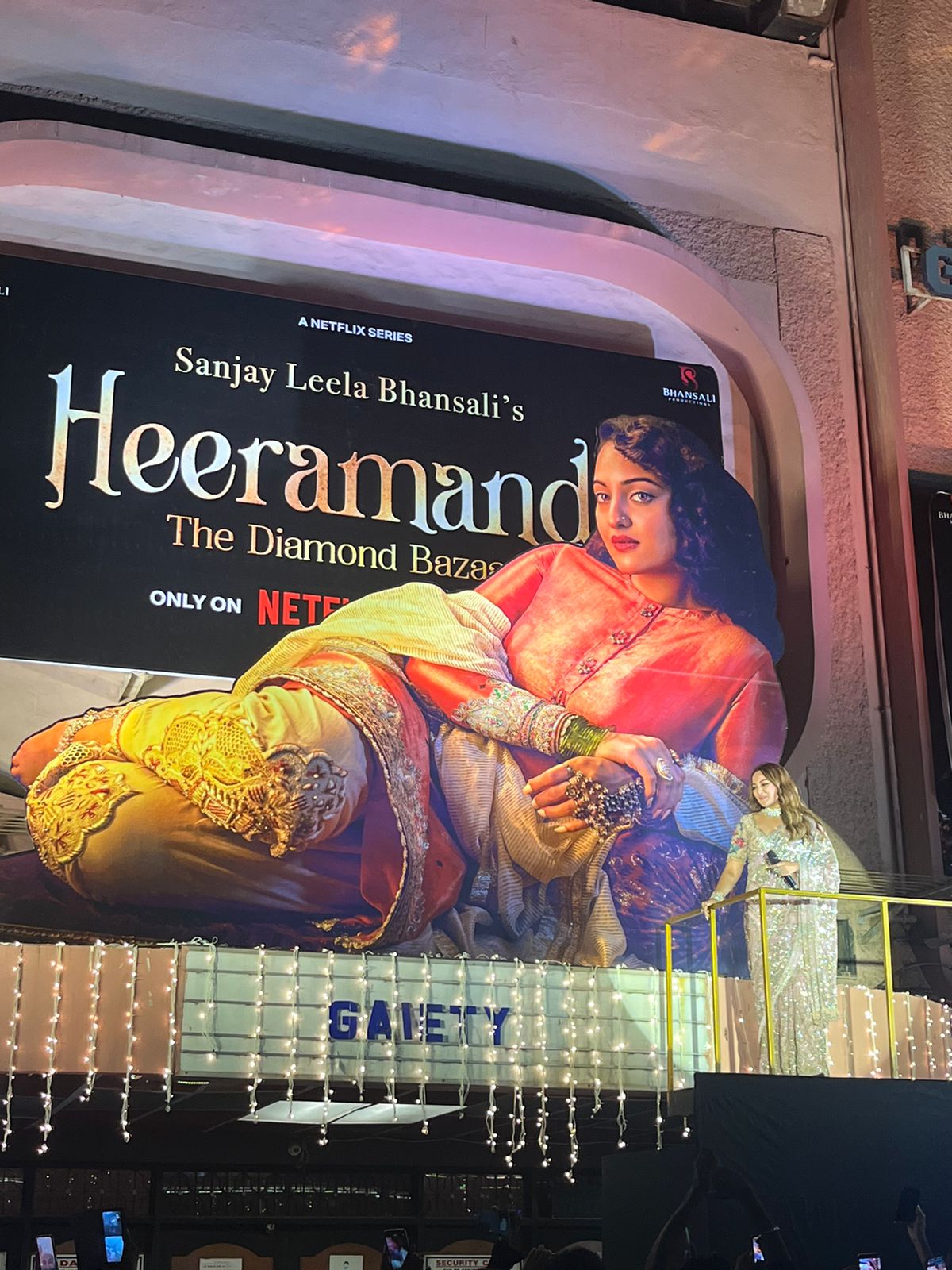 Sonakshi Sinha Turns Sanjay Leela Bhansali’s Quintessential Heroine With his mesmerizing composition 'Tilasmi Bahein' from his ambitious global Netflix series ‘Heeramandi’!