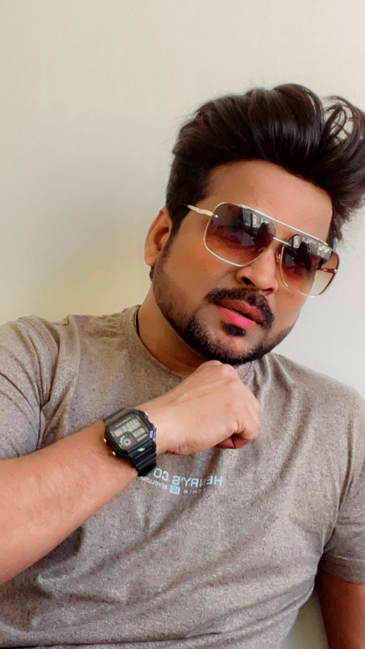 Singer Shahid Mallya is the number trendsetter in the music space, mesmerizes the internet with 2 special song releases 'Shaam Dhale' & 'Hoon Main Alag' on the same day