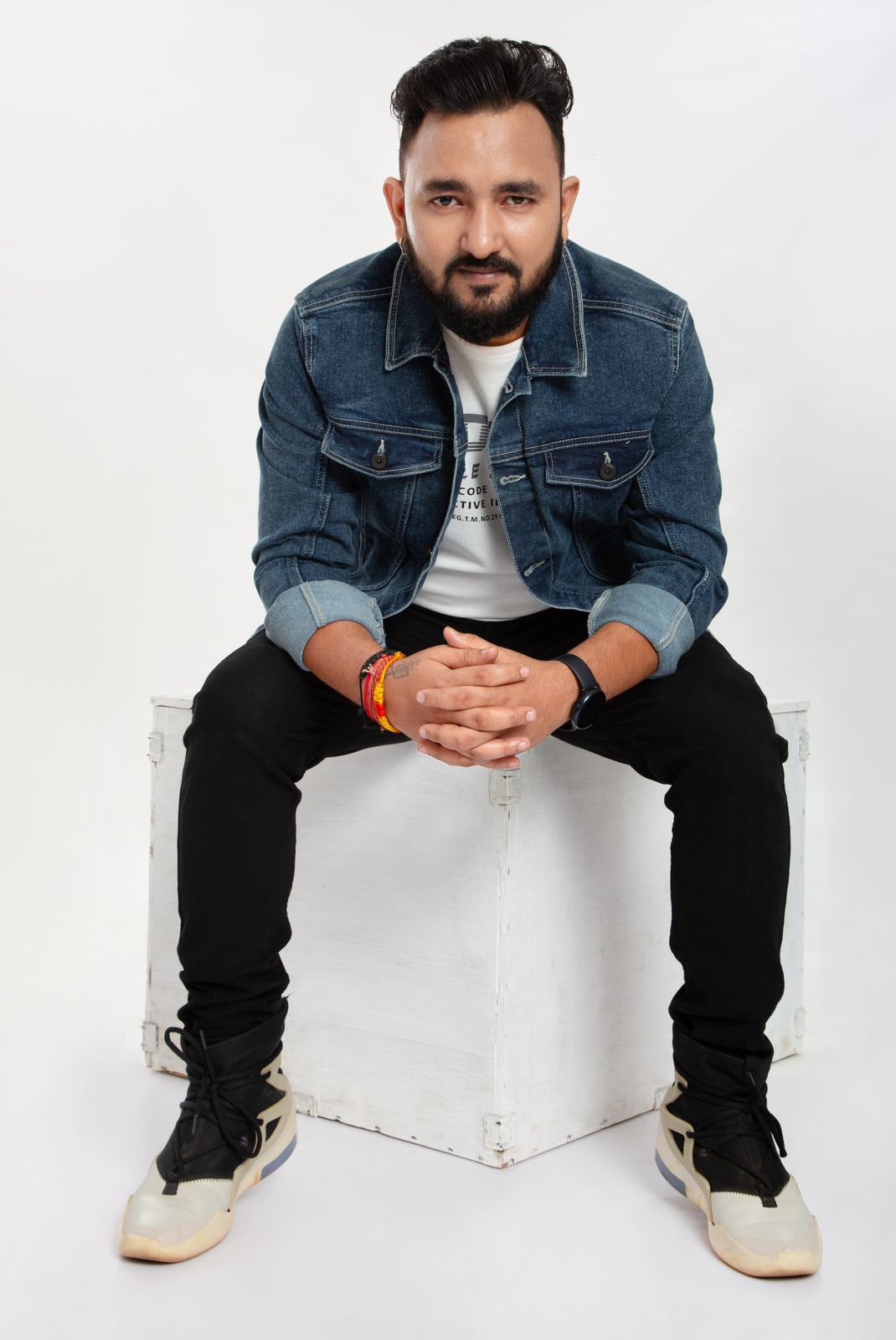 Singer Sudhir Yaduvanshi packs a punch and trends on the internet, all set to win hearts with 'Bam Bhole Bam' after launching 'Main Fariyaadi'