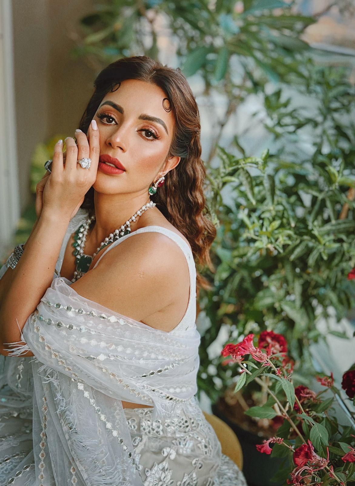 What A Beauty: Shama Sikander is your ultimate queen of hearts, looks alluring and bewitching in her white ethnicity