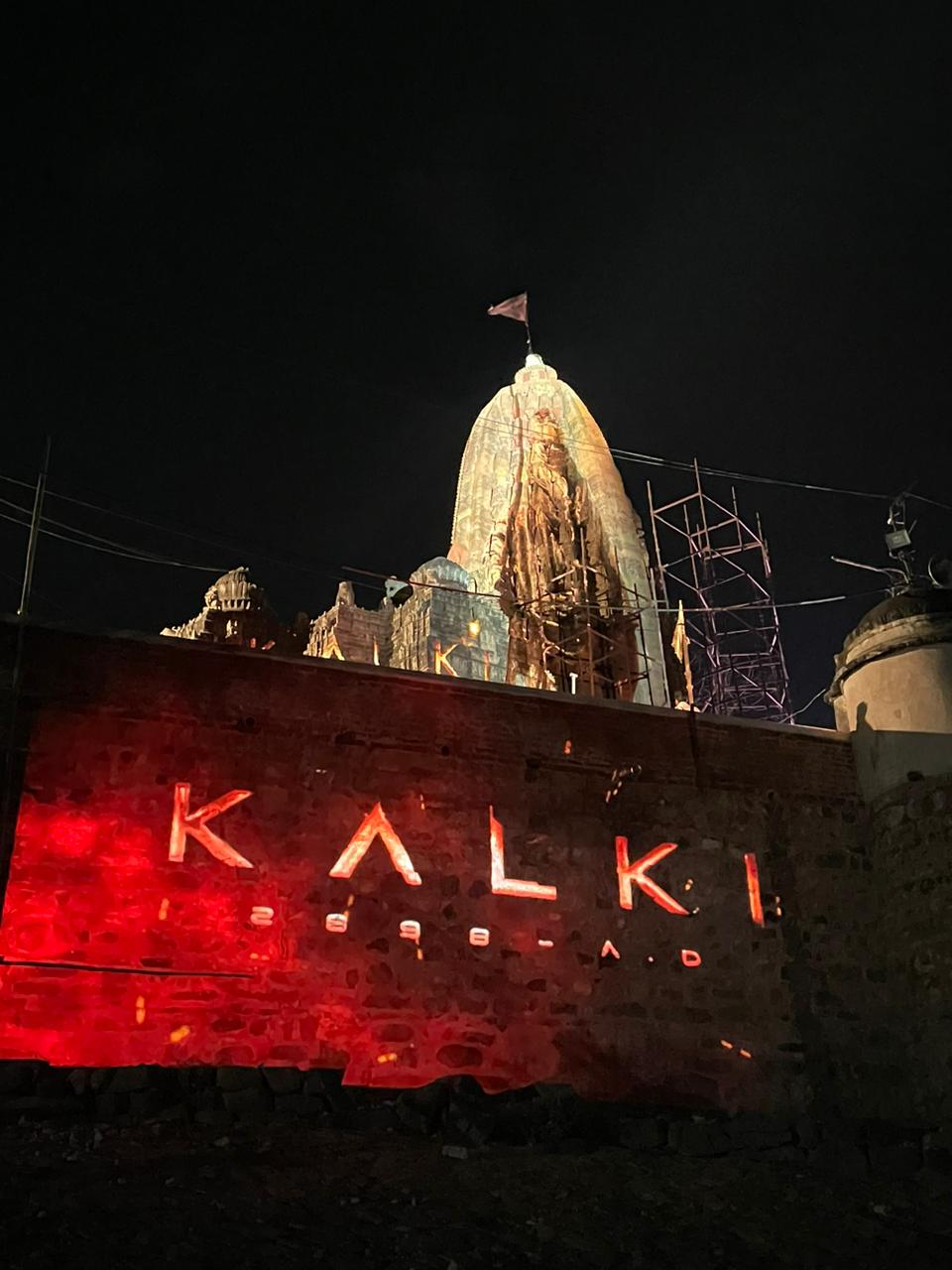 Amitabh Bachchan buys the first ticket of Kalki 2898AD and gifts it to co-star Kamal Haasan