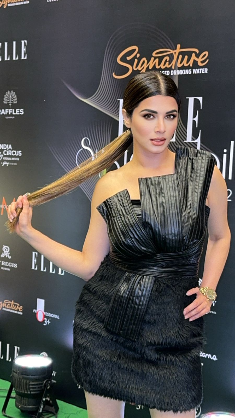Ultimate Glam-Doll Diva: Kainaat Arora looks breathtakingly hot in black at the Elle Awards 2024, we can't keep calm