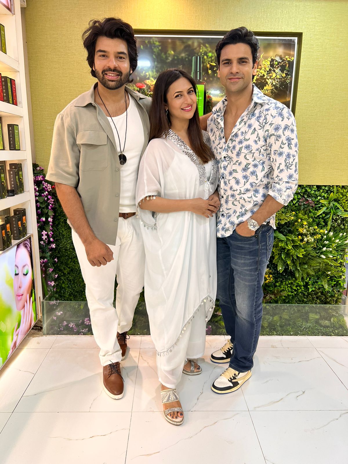 Divyanka Tripathi Dahiya REVEALS her summer skincare regime at Vipul Roy's Jungle Elements launch, Says 'Simplicity is the key for me'