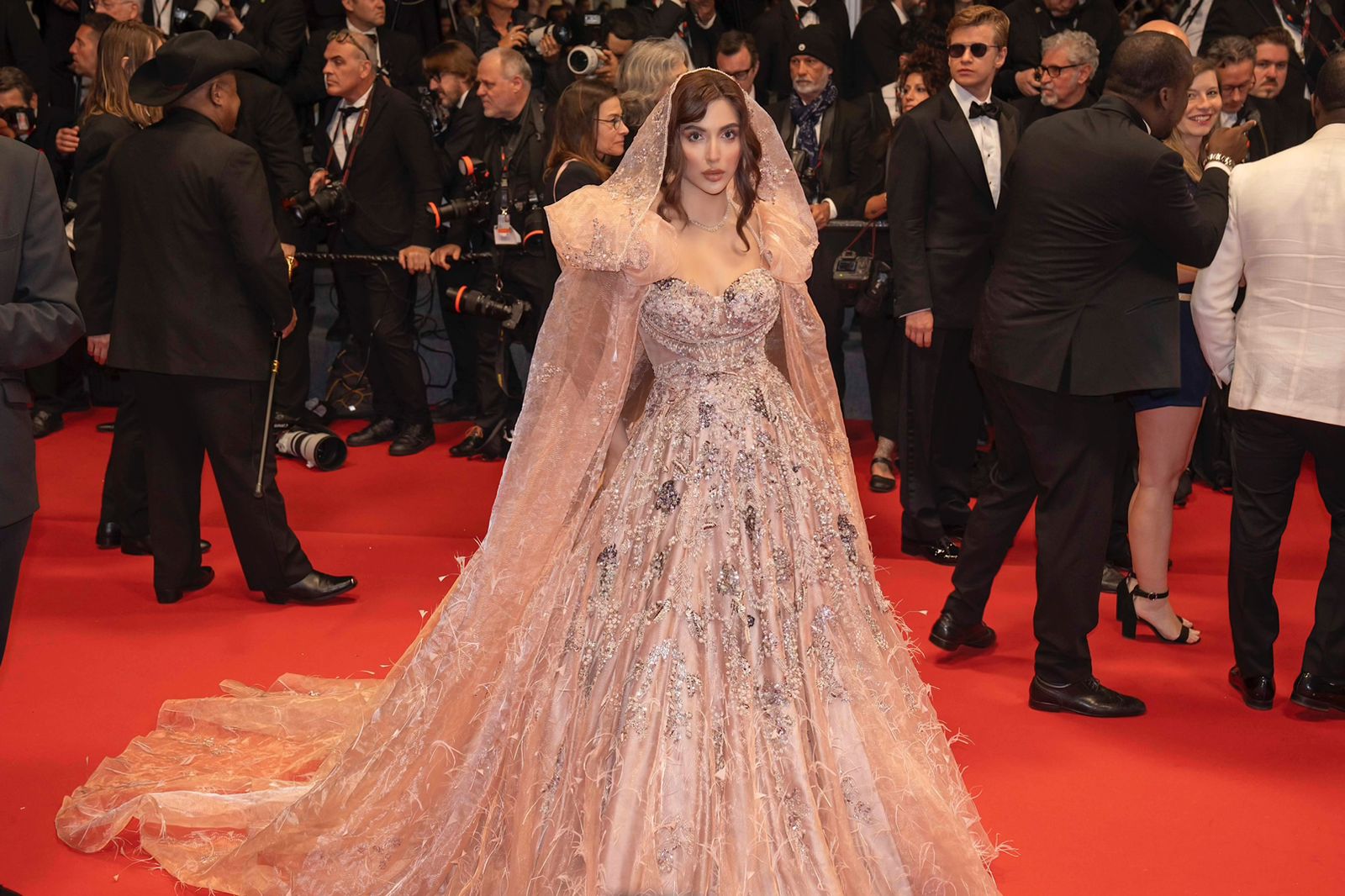 Miss India Arissa Khan Celebrates Indian Culture with Iconic ‘Ghunghat’ on the Cannes Red Carpet