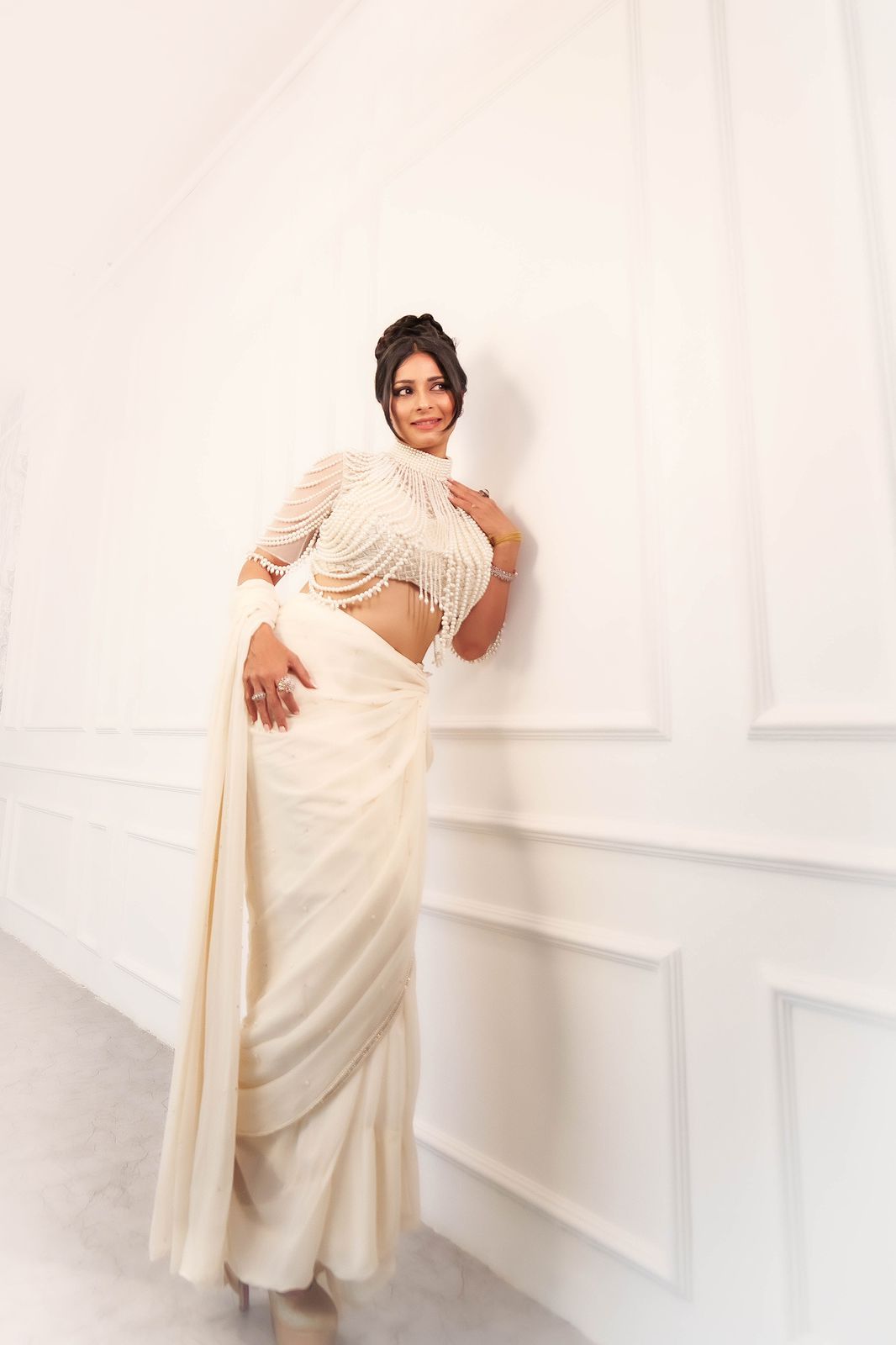 Tanishaa Mukerji is your ultimate alluring beauty in a classic white ensemble outfit, is a pro at channeling her inner angelic energy