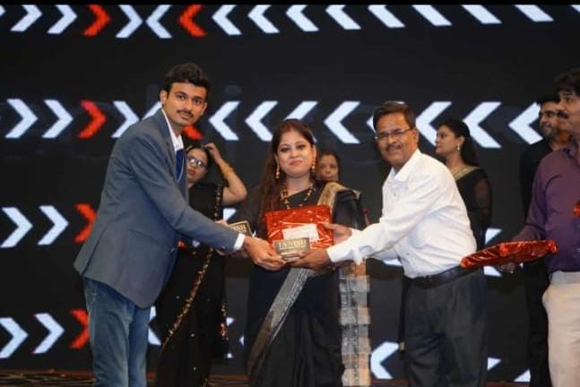 Singer Tanish Chaurasia was insulted and made a mistake in honoring her in Chaurasia Samaj Indore