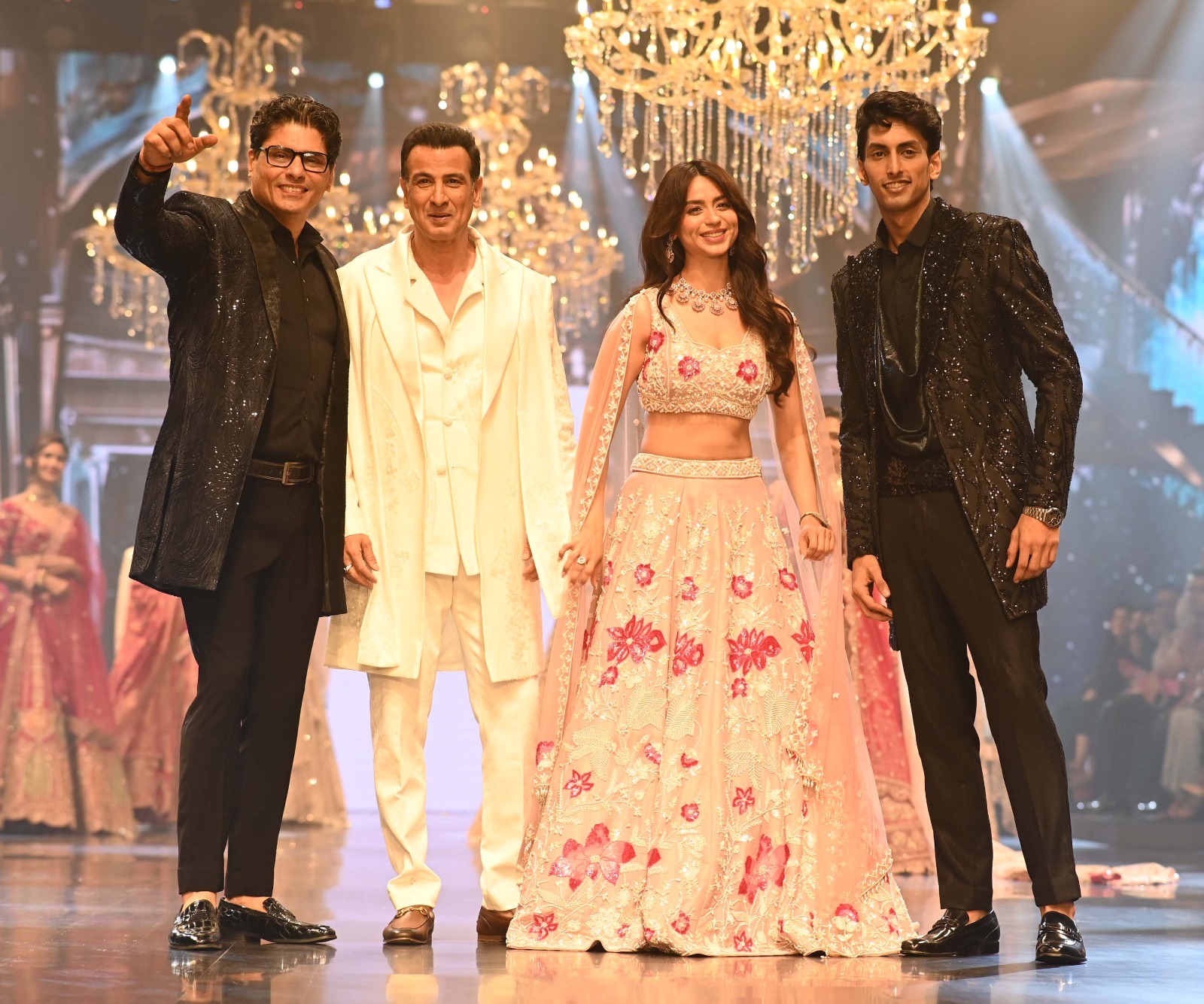 Reshma &amp; Riyaz Gangji Libas closed day 1 with a spectacular finale at the Bombay Times Fashion Week