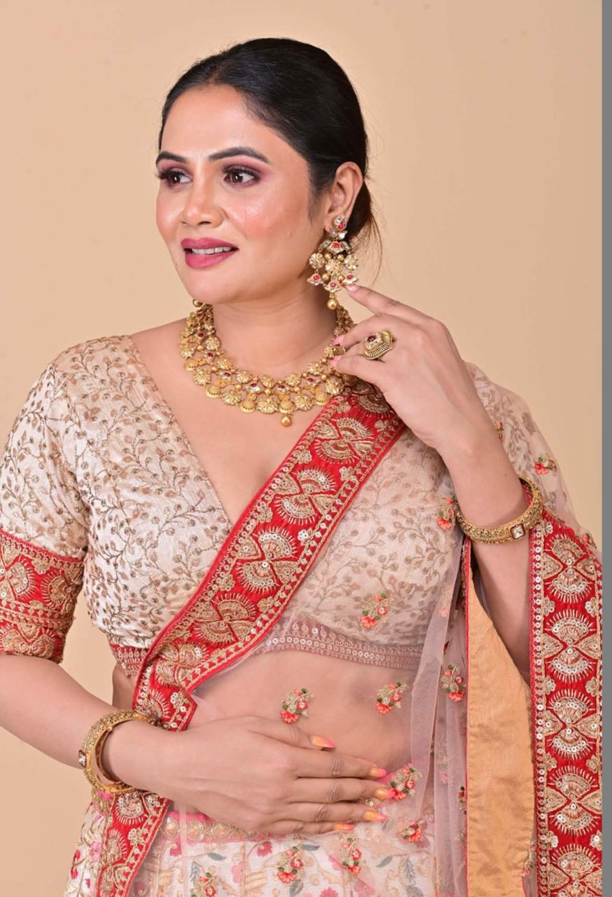 Shaheen Parveen was recently honored in the Beauty Celebrity Award Show organized by Nidhi Foundation in Vadodara