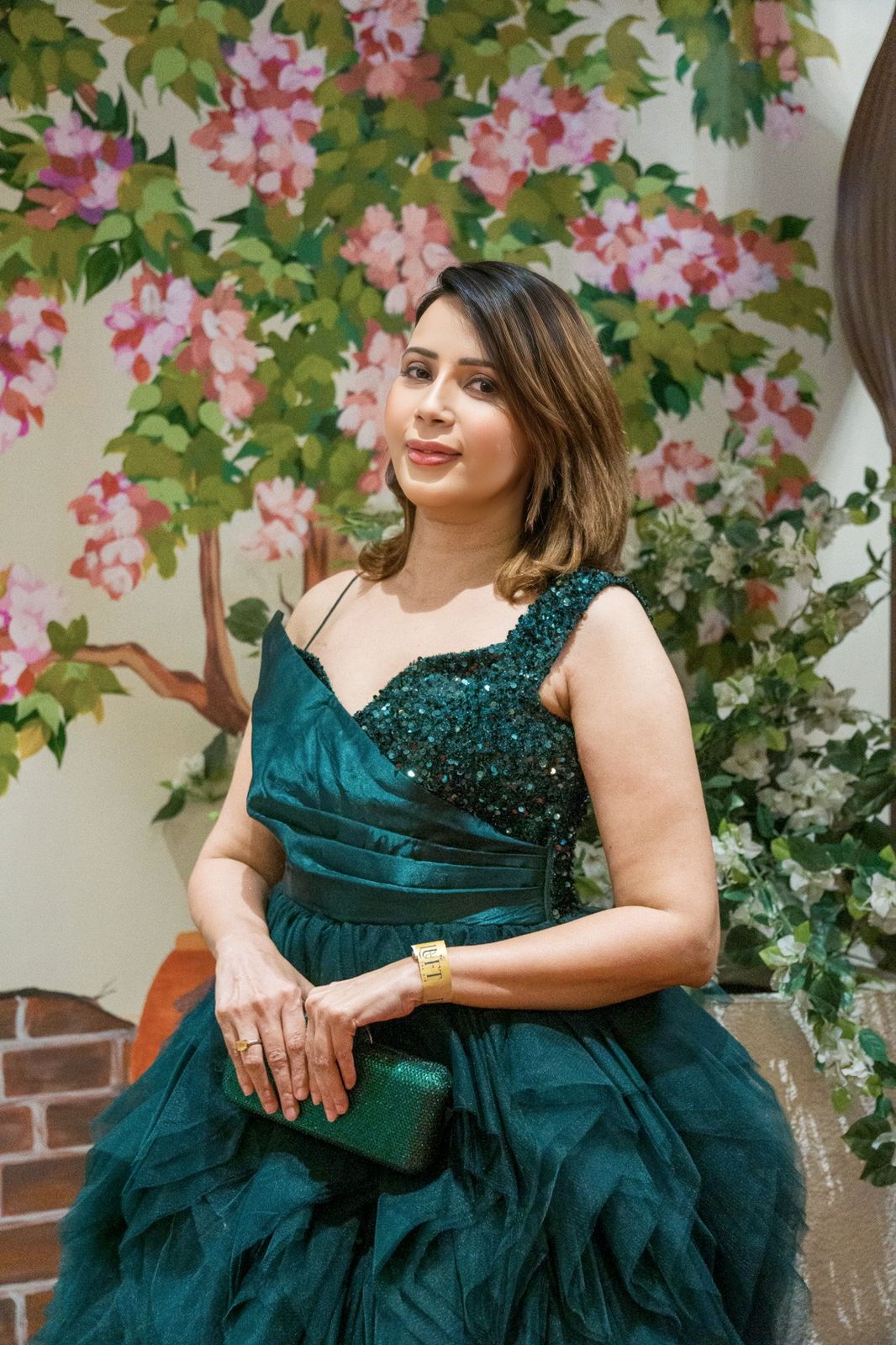 Rozlyn Khan is stabbing hearts like never before in her alluring green avatar, we can't take our eyes off her ravishing beauty!