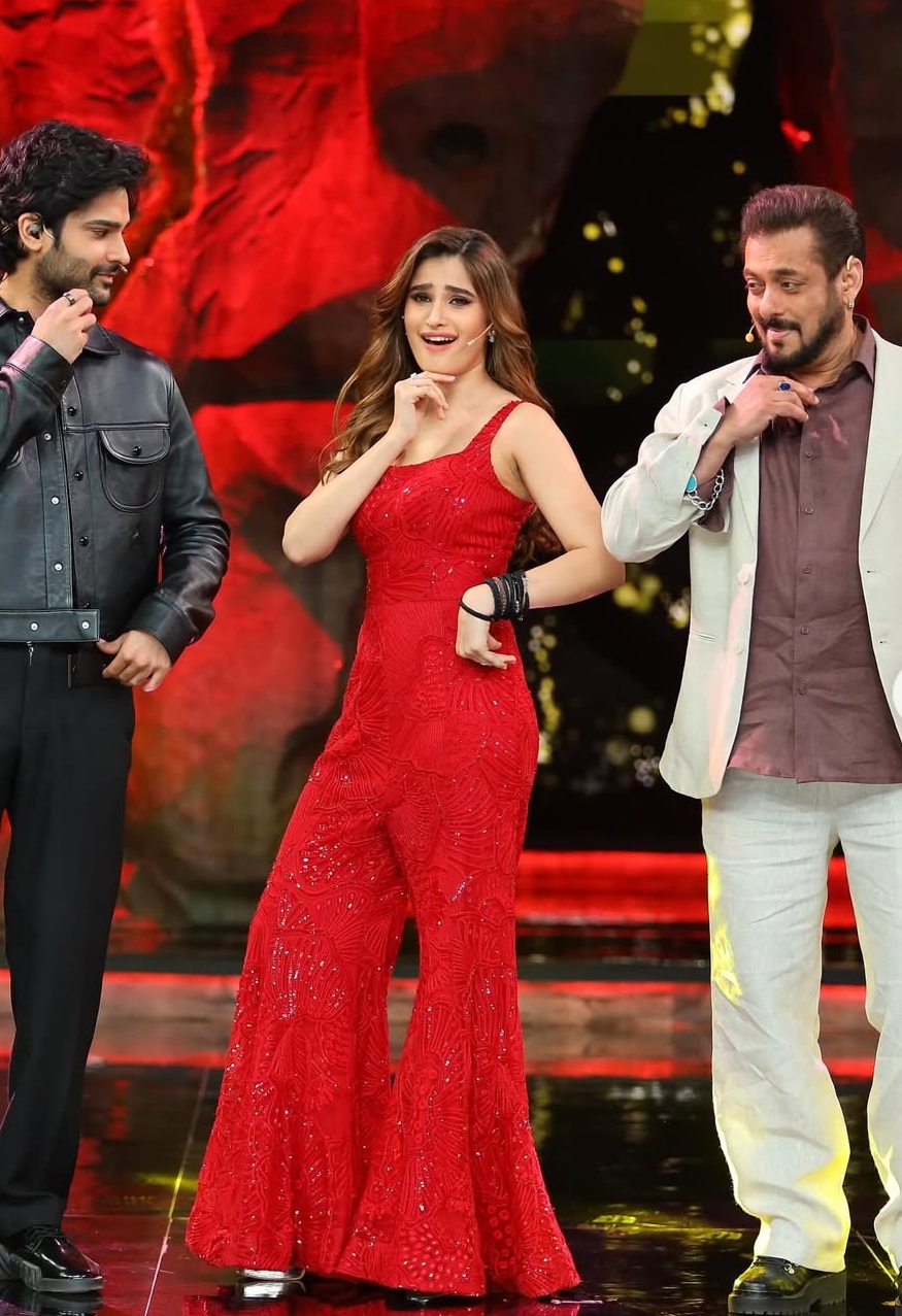 Bigg Boss 18: Rasha Thadani SIZZLES with Azaad!