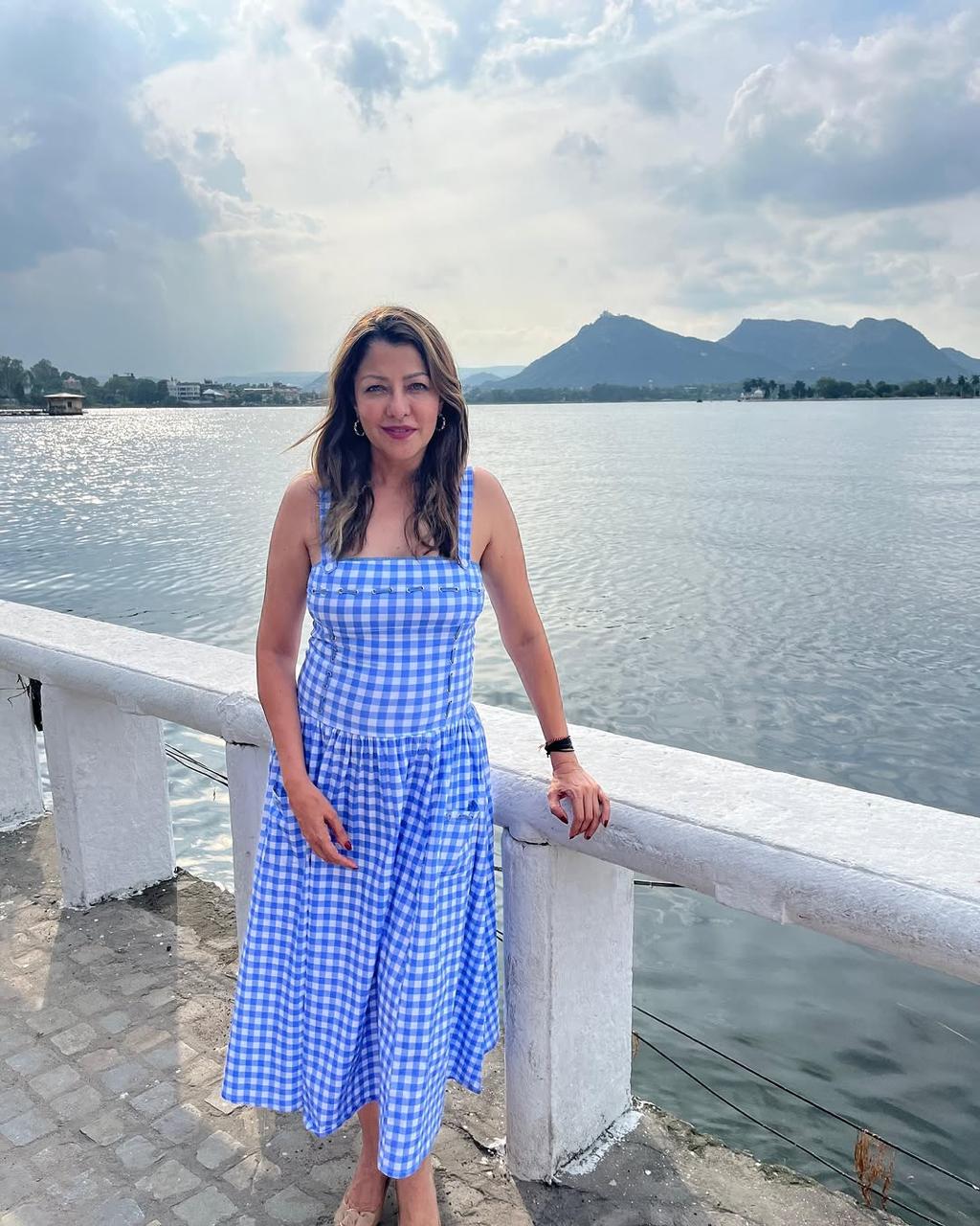 Aditi Govitrikar looks captivating as she radiates captivating aura in these gorgeous snaps, looks ahead at 2025 in style