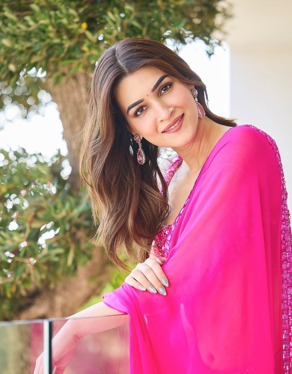 Kriti Sanon Kicks Off Filming for Tere Ishk Mein Amid Wedding Buzz