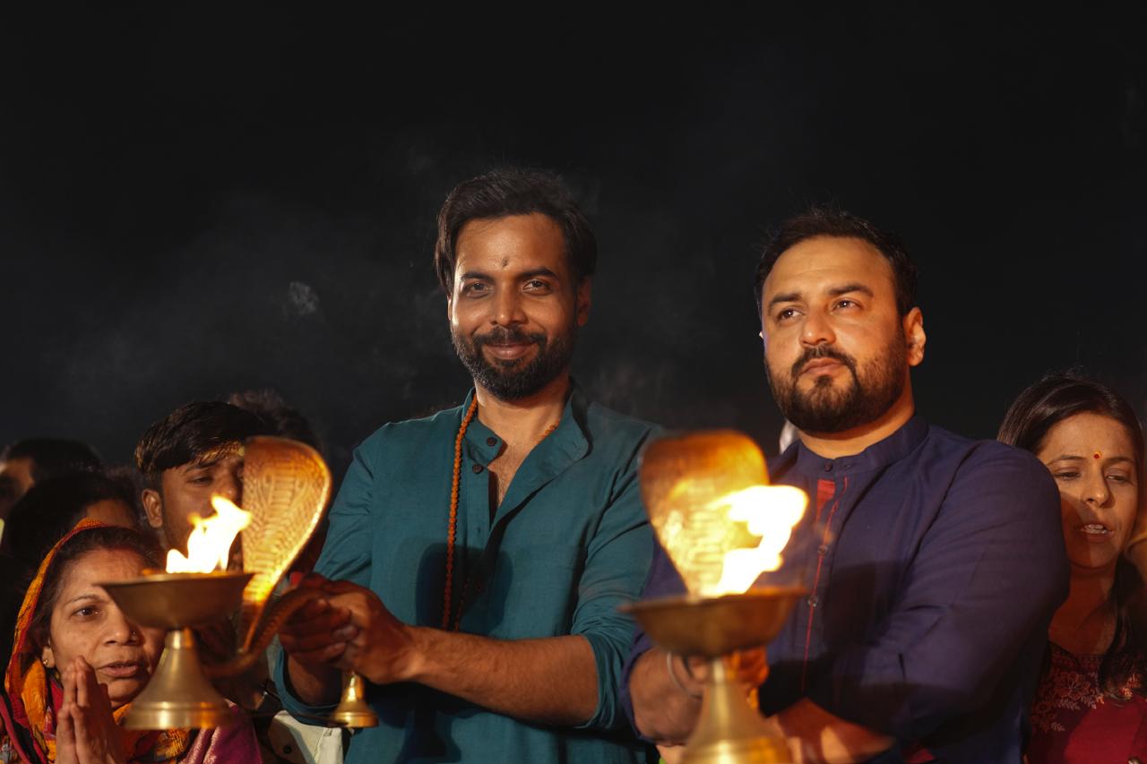 Amidst Abhishek Banerjee's hectic shooting schedule in Prayagraj, he and Stree director Amar Kaushik took part in the sacred Ganga Aarti at Maha Sangam during the Maha Kumbh festivities