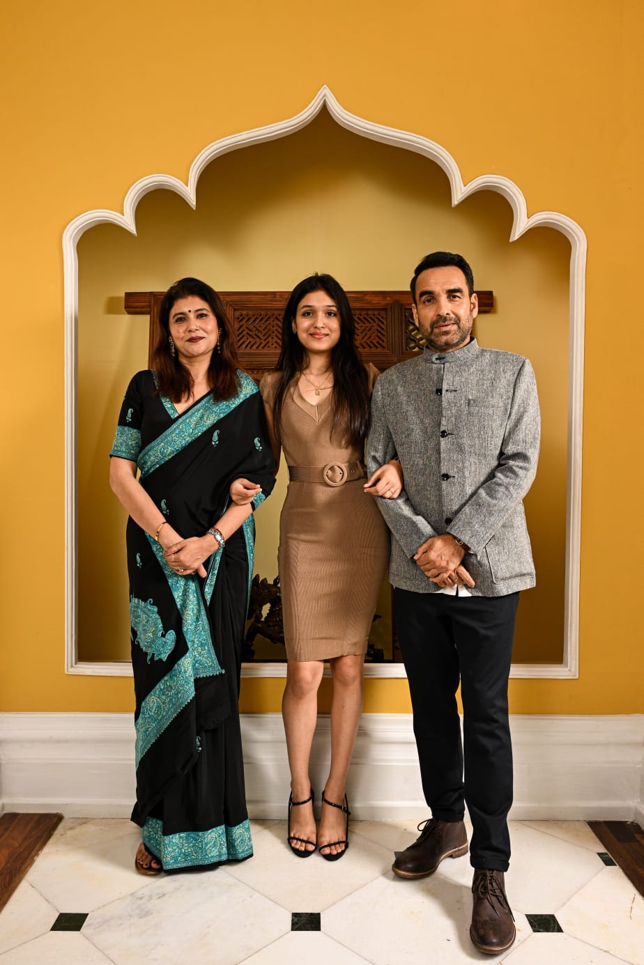 Pankaj Tripathi’s daughter Aashi Tripathi makes her first acting appearance with a music video - 'Rang Daaro'