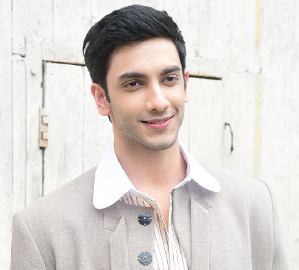 Vedang Raina's Big Moment: Gets a Shoutout from Hrithik Roshan at The Archies Premiere