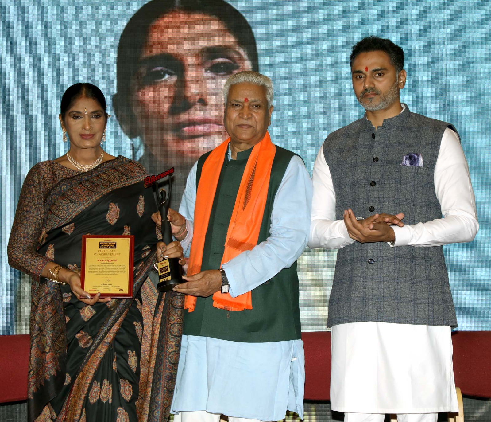 Pt. Hridaynath Mangeshkar, Minister Uday Samant, Anu Aggarwal, Nyrraa M Banerji and others Honoured at the 17th Newsmakers Achievers Awards