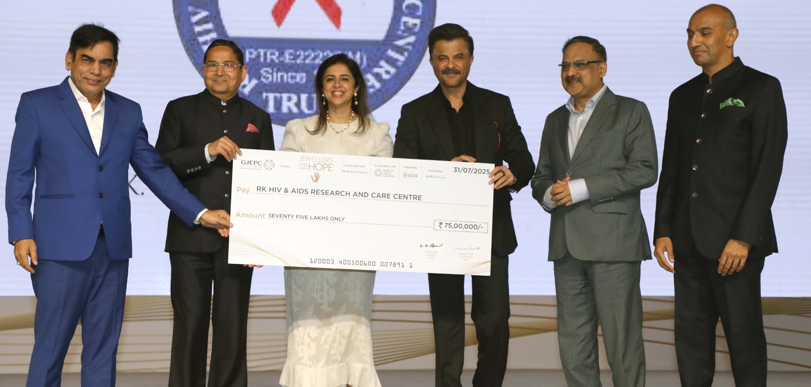 Anil Kapoor Presents ₹75 Lakh Cheque to Dr. Dharmendra Kumar at GJEPC Event for Nation's Largest Free Medical Camp