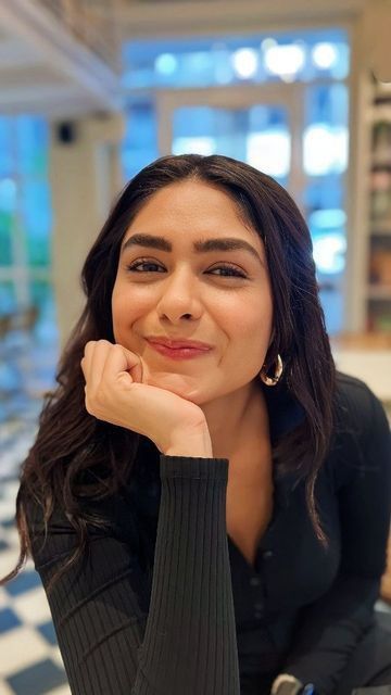 Mrunal Thakur Breaks Silence on Dating Rumors With a Viral ‘Free PR’ Joke, Fans Can’t Stop Laughing