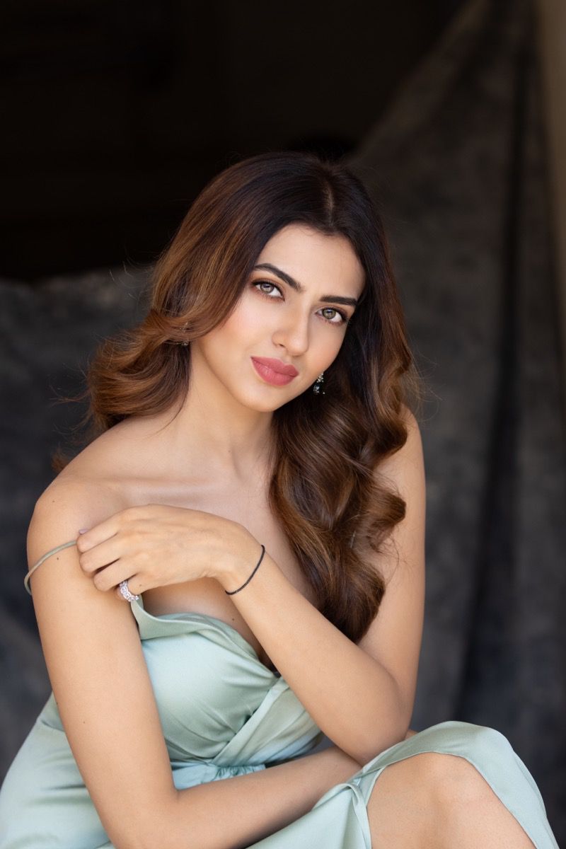 Kashika Kapoor Stuns Industry With Multilingual Mastery, Wins Praise From Directors and Producers Alike